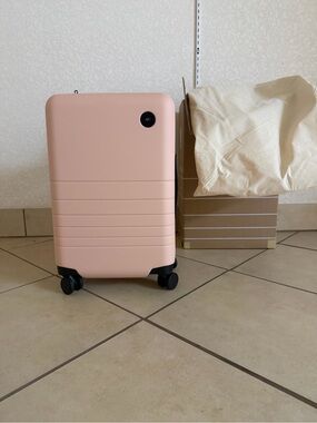 BNIB Rose Quartz Monos Carry On